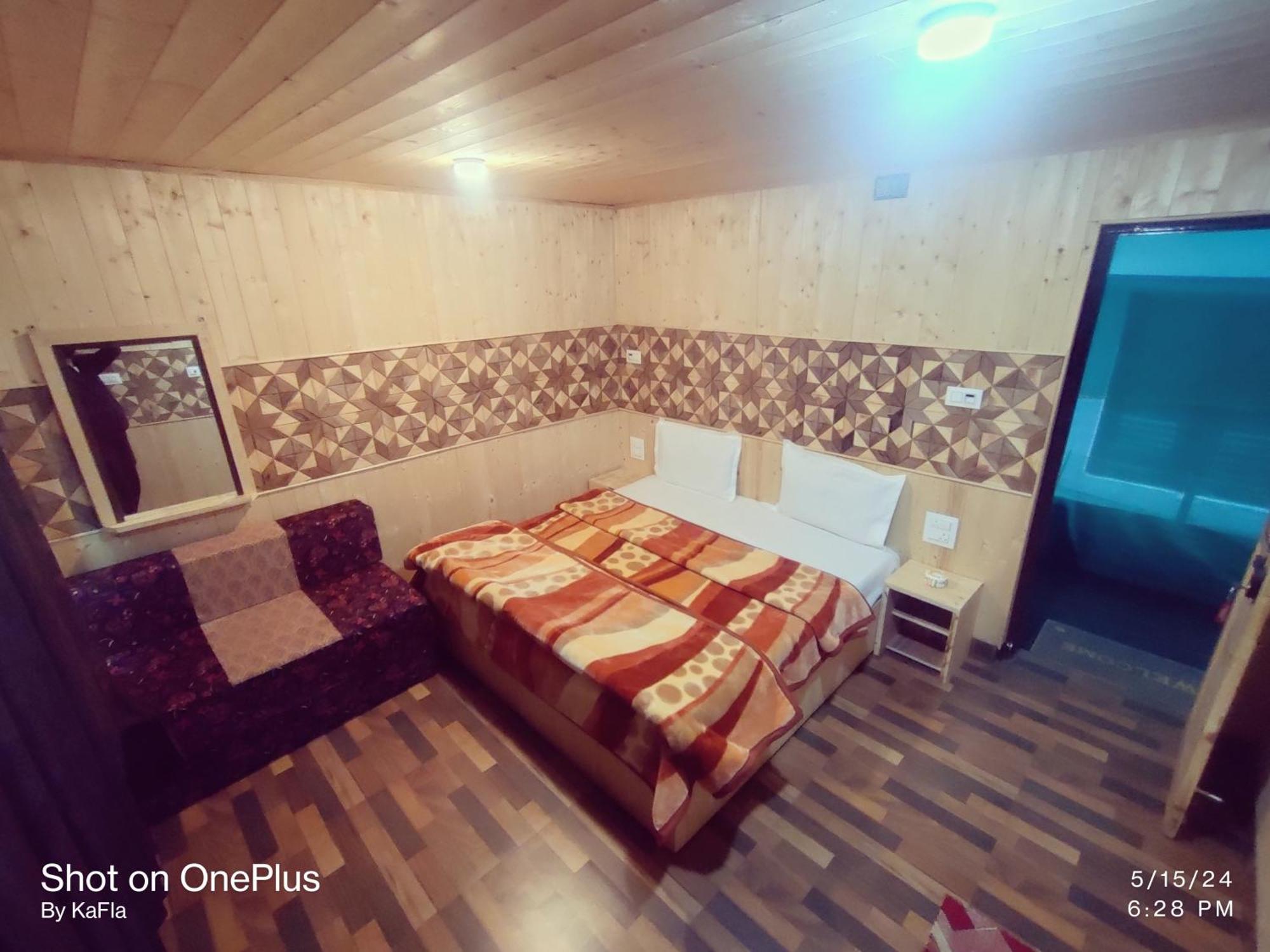 New Heaven Rose Hotel Pahalgam Exterior photo