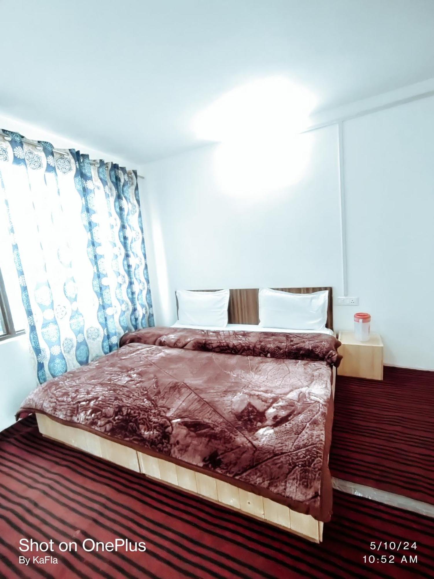 New Heaven Rose Hotel Pahalgam Exterior photo